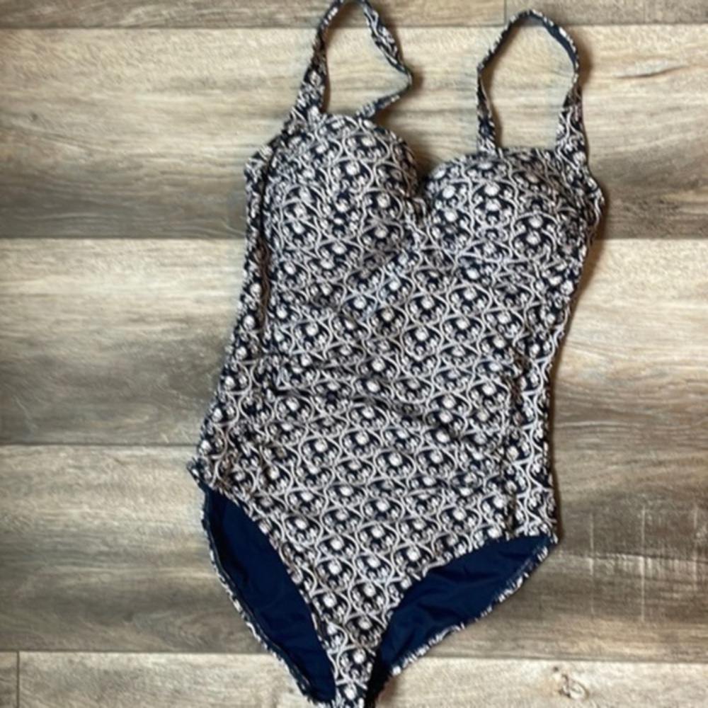 Nip Tuck swimsuit size 4 navy and white